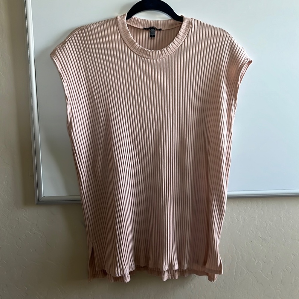Pale pink ribbed shirt.